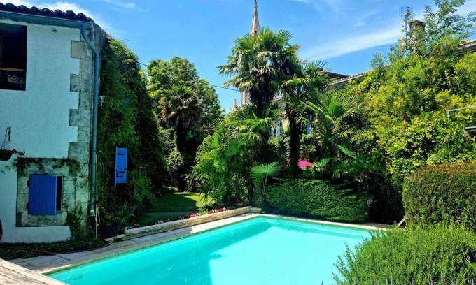 Chenac-Saint-Seurin-d'Uzet Cottage | A pretty cottage with pool and lovely garden in a village close to sea .