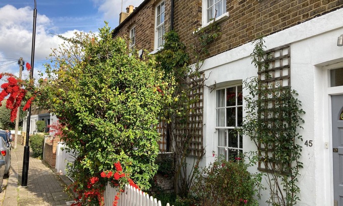 Ravenscourt Park Cottage | A pretty cottage in West London