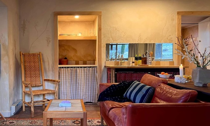 Cornville House | A private king studio with a kitchenette in the garden of Halliday House.