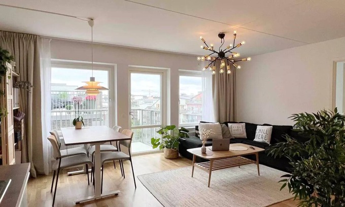 Sodra Hammarbyhamnen Apartment | A private room in Hammarby Sjöstad, common space shared!