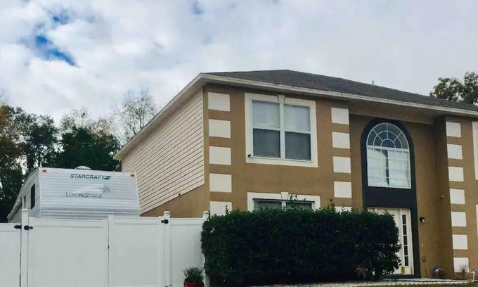 Spring Hill House | A Private RV Home Near Beach &Weeki Wachee Mermaid