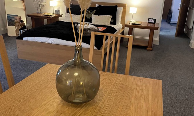 Flore Bed & Breakfast | A quiet country retreat in a listed property. Explore and relax.