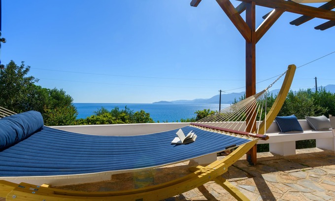 Ammoudara House | A quiet, garden and sea view villa