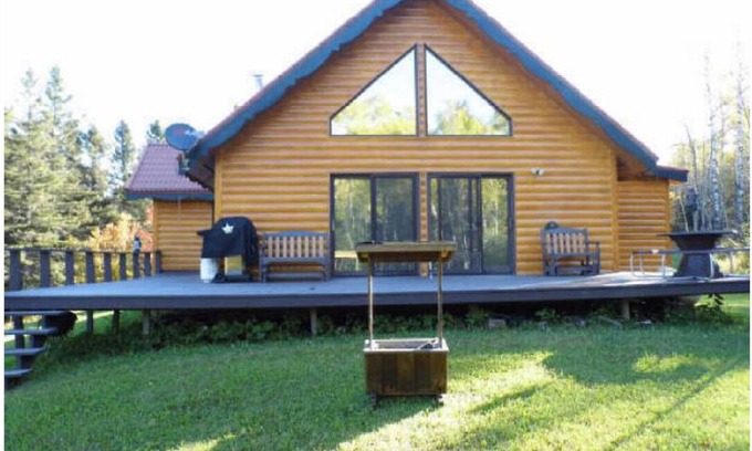 Two Harbors Cabin | A Quiet Getaway Close to Popular North Shore Attractions