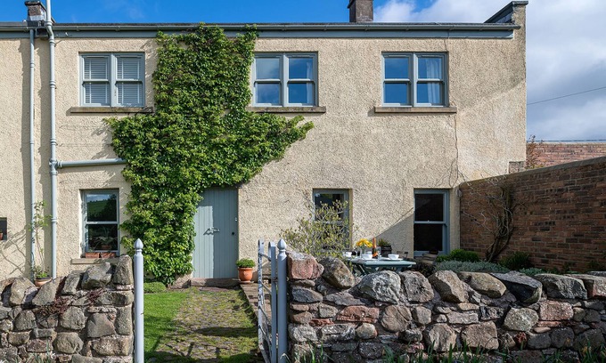 Greenlaw Cottage | A spacious and comfortable cottage