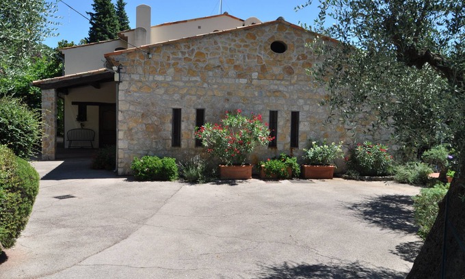 Magagnosc Villa | A spacious, beautiful villa enjoying a large garden, privacy and great views