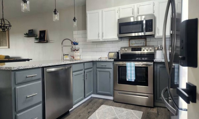 Newton House | A Spacious Townhome in Newton - Unit D