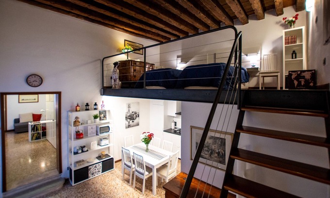 Historic Centre Apartment | A stone's throw from the Duomo