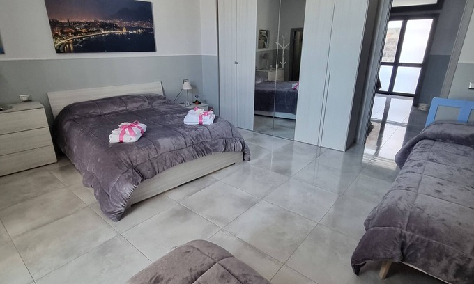 Pompei House | A stone's throw from the excavations and a few meters from the main means of transportation