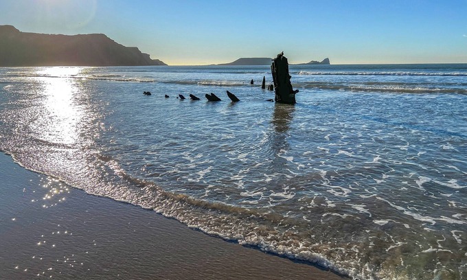 Crynant Cottage | A stone’s throw from the beach.
