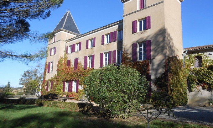 Pech-Luna House | A stunning 1800 Castle near Carcassonne, Mirepoix. Large pool with diving board.