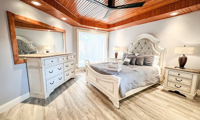 Victoria House | A stunning, cozy home - 5 minutes away from city center!