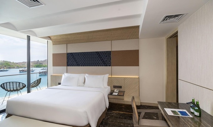 Labuan Bajo Hotel | A Suite Room with Sea View at Labuan Bajo