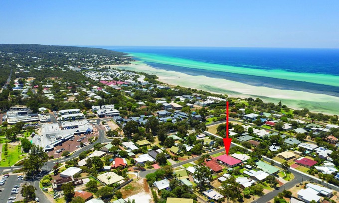 Dunsborough House | A Superbly Central, Elegant yet Casual Holiday Escape