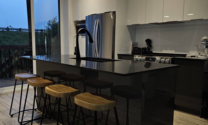 Sherbrooke House | A Symphony of Style & Luxury: Dive into Our Elite Townhouse!
