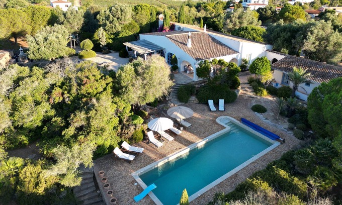 Lagoa e Carvoeiro Villa | A touch of Provence in the Algarve - exclusive rustic villa on large property