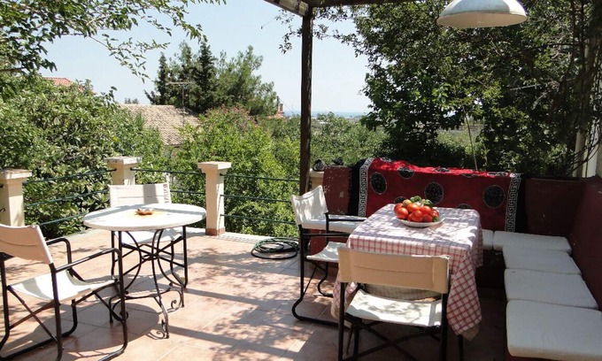 Astros House | A traditional house for all seasons. Enjoy the sun, sea but also the mountains!