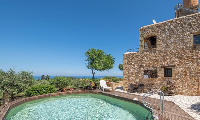 Xirokampi Villa | A traditional villa with marvellous sea and mountain view