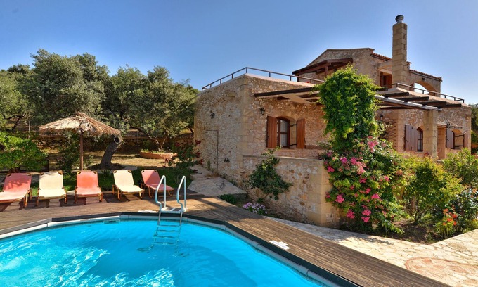 Platanias Villa | A traditional villa with panoramic view of the Cretan Sea