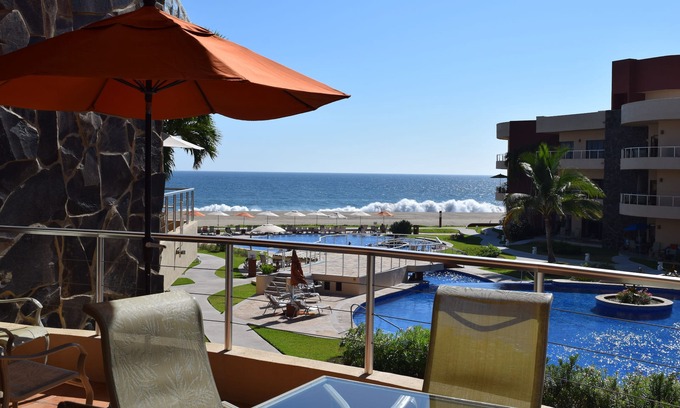 Isla Navidad Condo | A tropical 2 bedroom 2 bathroom resort on the stunning Playa de Coco beach
