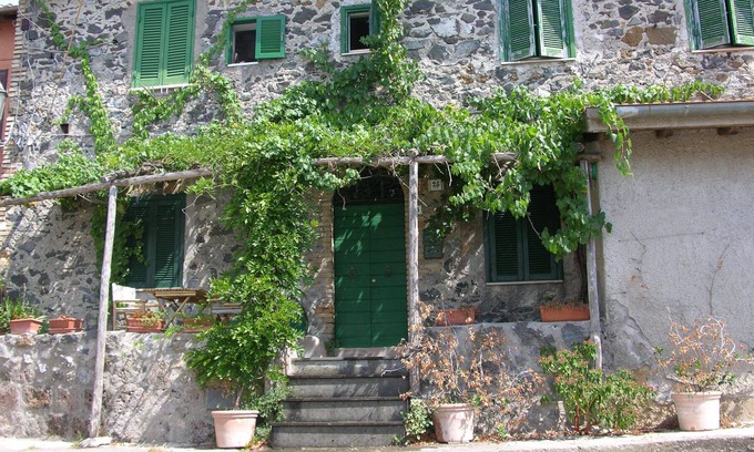 Lake Bracciano Apartment | A true haven of peace and tranquility: lush on the lake of Bracciano