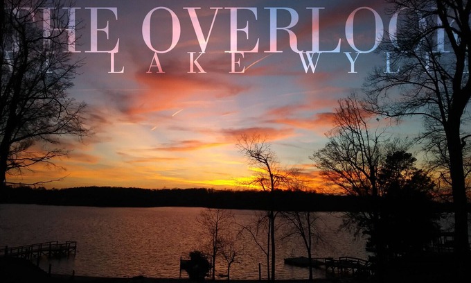 Steele Creek Cabin | A true "Lake Experience" with amazing views and sunsets, from above and below