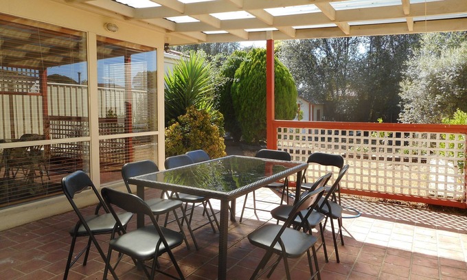 Werribee House | A Versatile Holiday Home in between Avalon Airport and Melbourne CBD