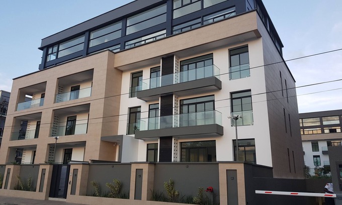 Labadi Apartment | A versatile newly built studio in secure, upscale and central location