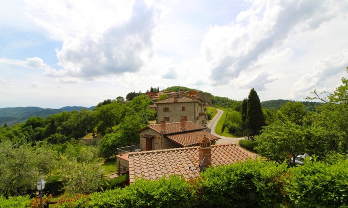 Pieve al Bagnoro Villa | A very old small stone hamlet set in a panoramic position a few km from the city of Arezzo. Endowed