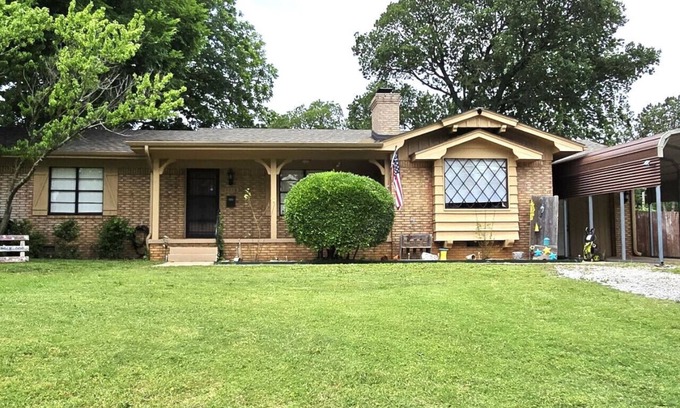 Sulphur House | A Walk in the Park - Located near Platt National Park