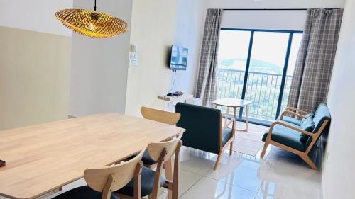 Kampung Bukit Dukong Apartment | A warm cozy room traders park