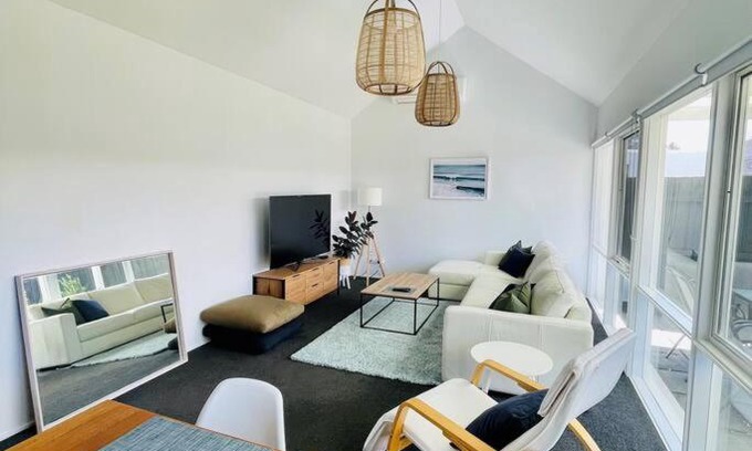 Torquay House | A Wave From It All
