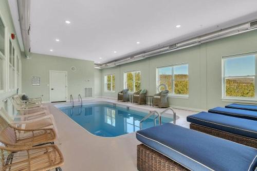 Branson House | A Wave From It All