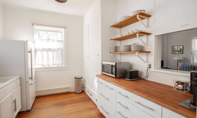 Garrison Cottage | A well-appointed cottage in the woods of Garrison, NY