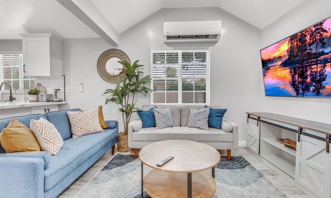 Monrovia House | A Wonderful Cozy Amazing Monrovia Designed Home