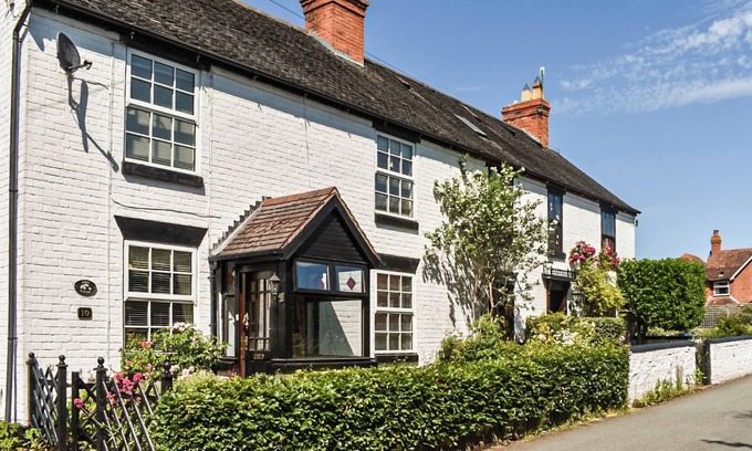 Waresley Cottage | A wonderful three bedroom cottage sleeping six.