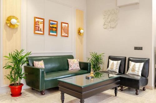 Khattalwada Apartment | Aahaan Luxury Hygienic Comfortable 4 BHK Flat