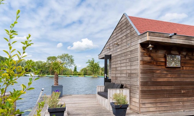 Gouwsluis Boat Rental | Aangenaam op de Rijn, woonboot, inclusief privé sauna