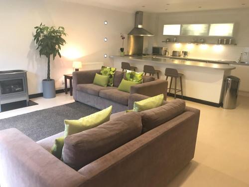 Bilston Apartment | Aaron Glen Apartments