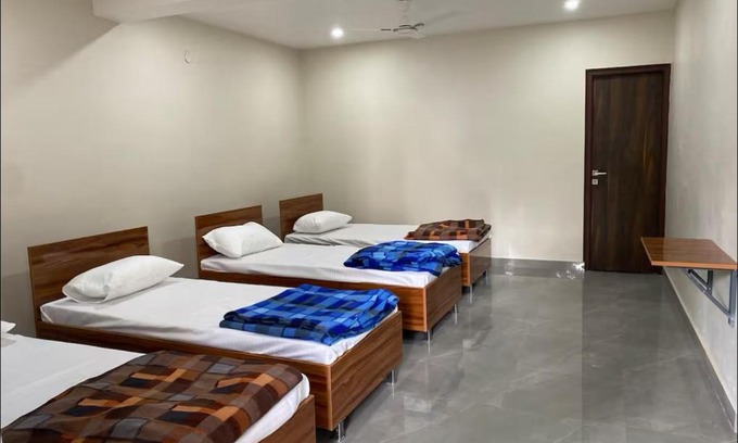 Kakarmatha House | Aashrey-The Dorm Room