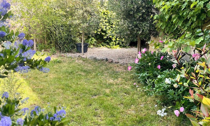 Fontevraud-l'Abbaye House | Abbaye CottagenCharming House in the Heart of Fontevraud-Private Garden-Jacuzzi