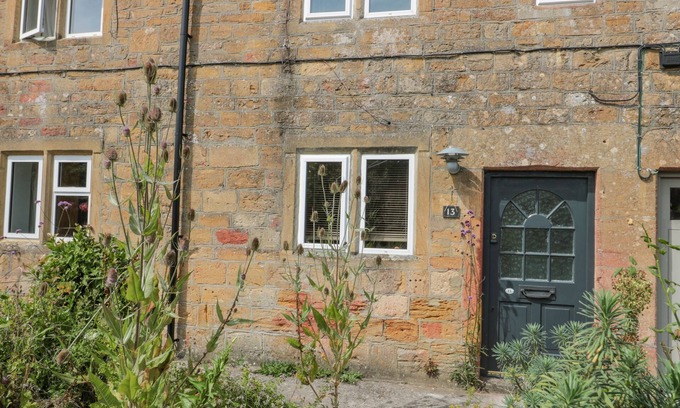 Montacute Cottage | ABBEY COTTAGE MONTACUTE, pet friendly, with a garden in Montacute