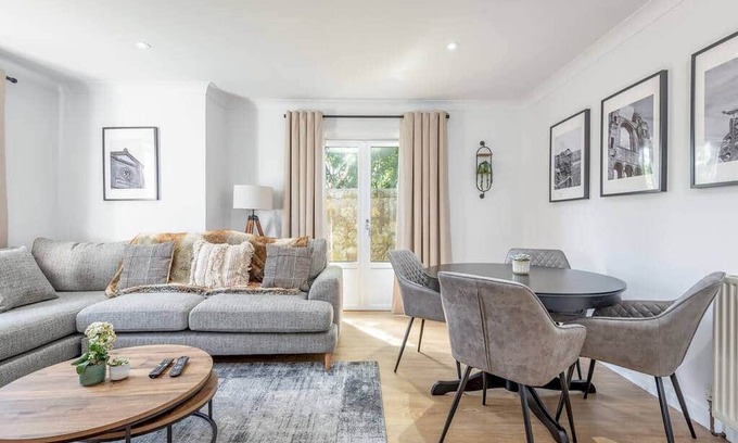 St. Andrews Ski Chalet | Abbey Villa (No 6)