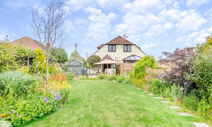 Holworth House | Abbeydale - Three Bedroom House, Sleeps 5