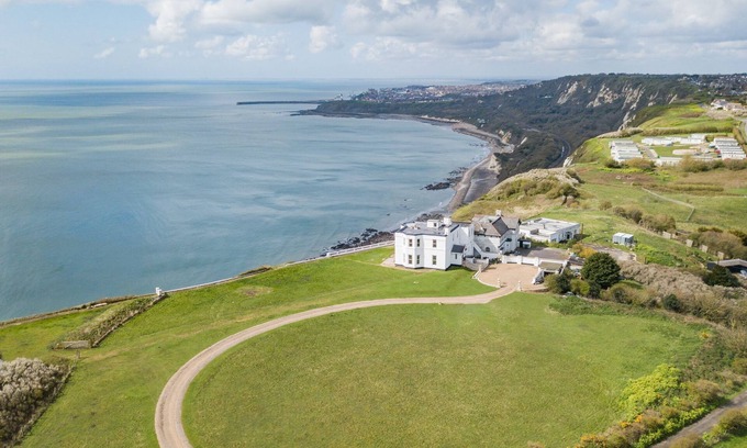 Folkestone House | Abbots Cliff House by Bloom Stays - sleeps 10 guests in 5 bedrooms
