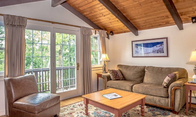 Intervale Ski Chalet | Abbott Brook Chalet A - Private Setting - 5 Mi From Storyland