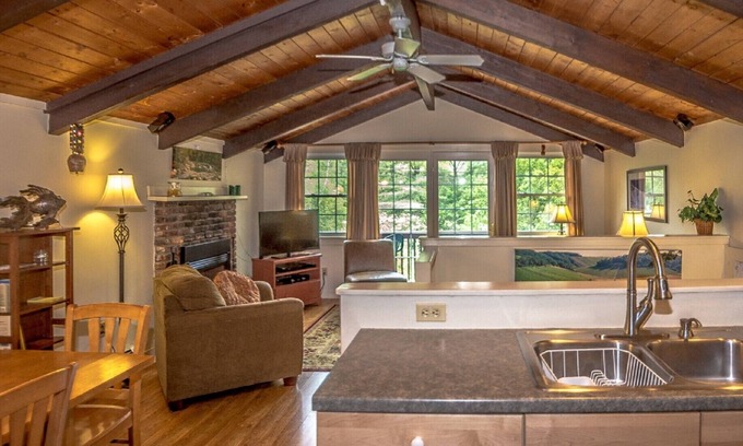 Intervale Ski Chalet | Abbott Brook Chalet B - Private Setting - 5 Mi from Storyland