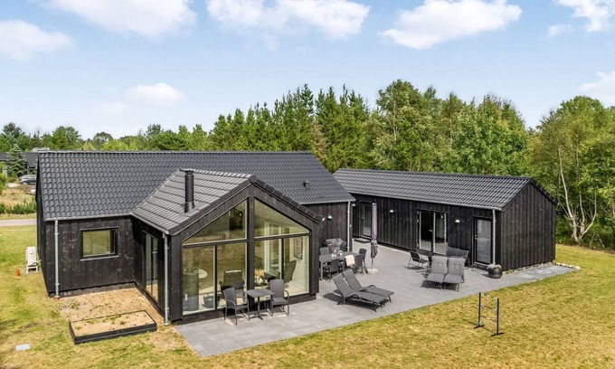 Hou House | "Abiorn" - from the sea by Interhome