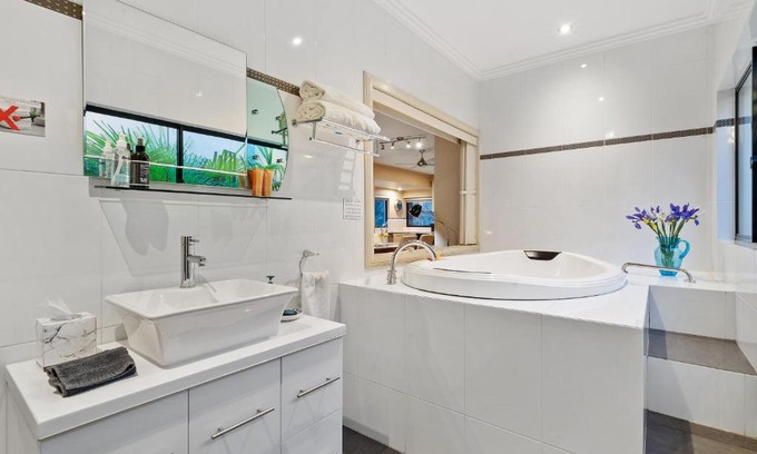 Mansfield Apartment | About Time Retreats- Studio Seven