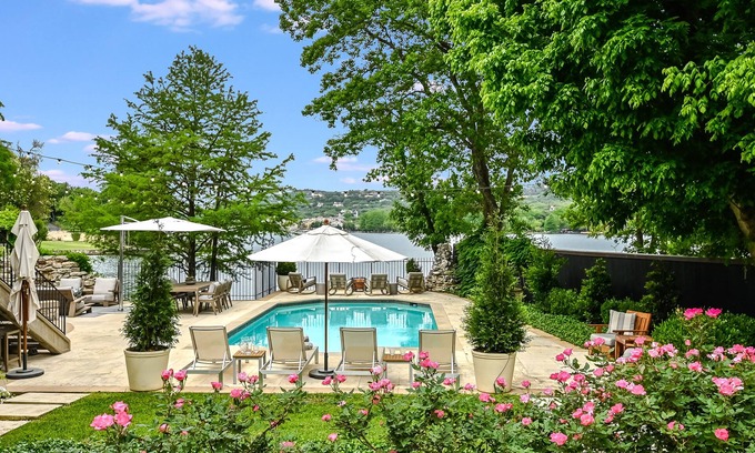 Tarrytown House | Above Austin Icon| Waterfront I Lake Austin | Pool I Game Room I Family